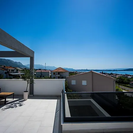 Lucis * Kastela