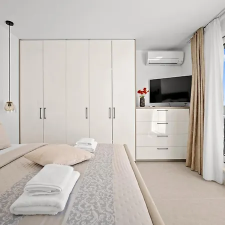 Lucis Villa *