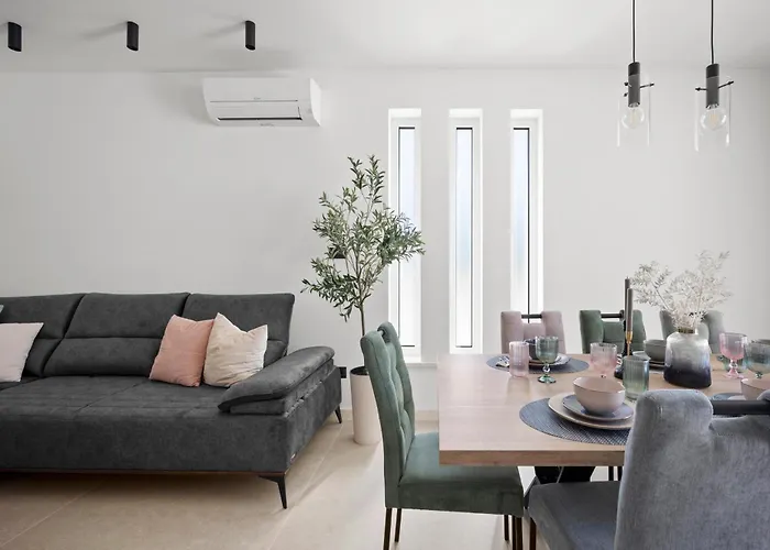 Lucis Villa