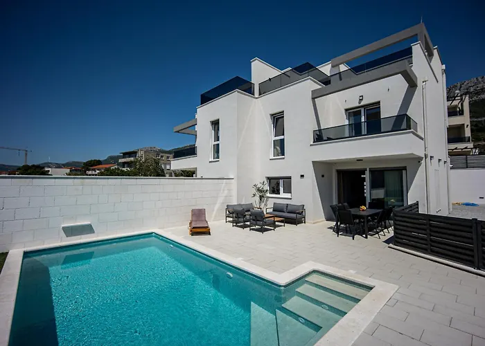 Lucis Villa