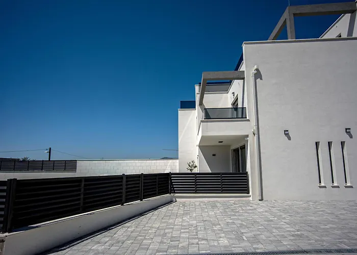 Lucis Villa Kastela