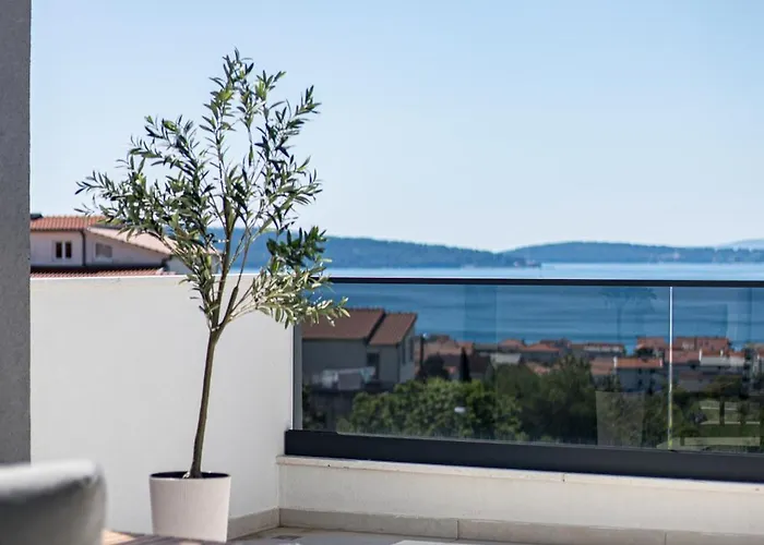 Lucis Villa Kastela