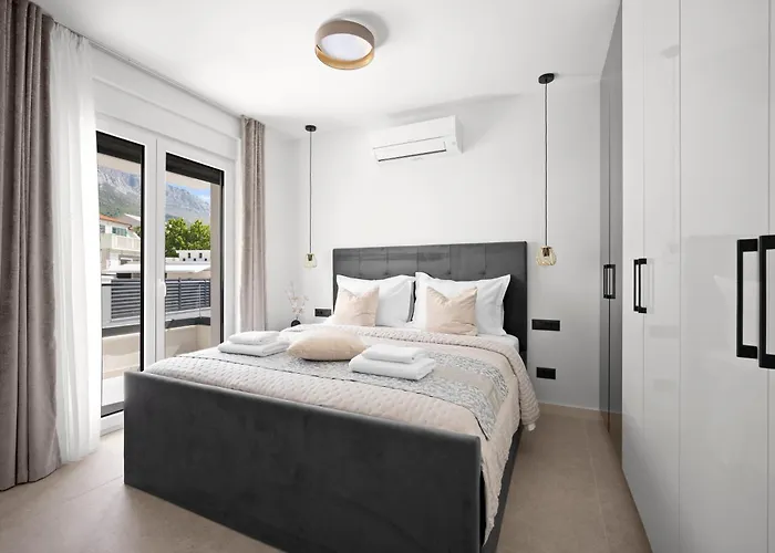 Lucis Villa Kastela